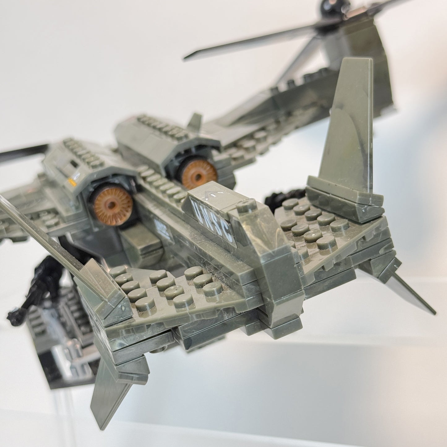 Halo Reach Falcon w/ Landing Pad & Spade V Skirmisher - Halo Mega Bloks