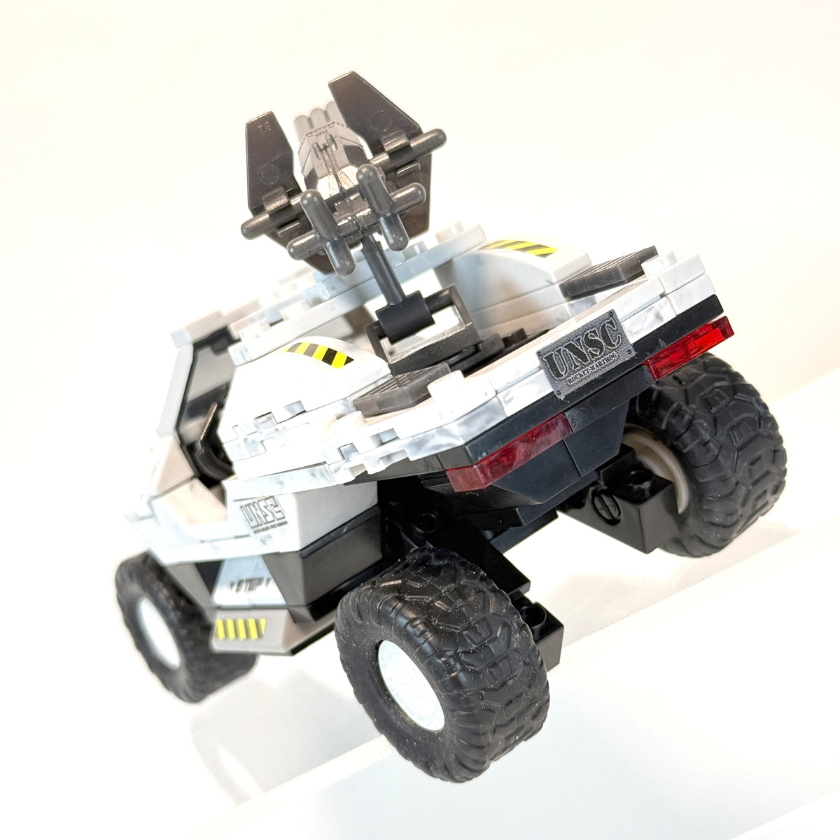 Snowbound Rockethog V Ghost - Halo Mega Bloks