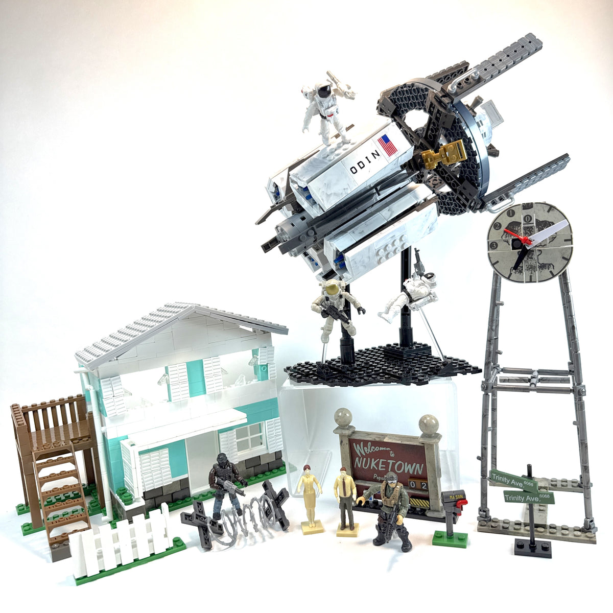 Call of Duty Mega Bloks ODIN Space Station & Nuketown