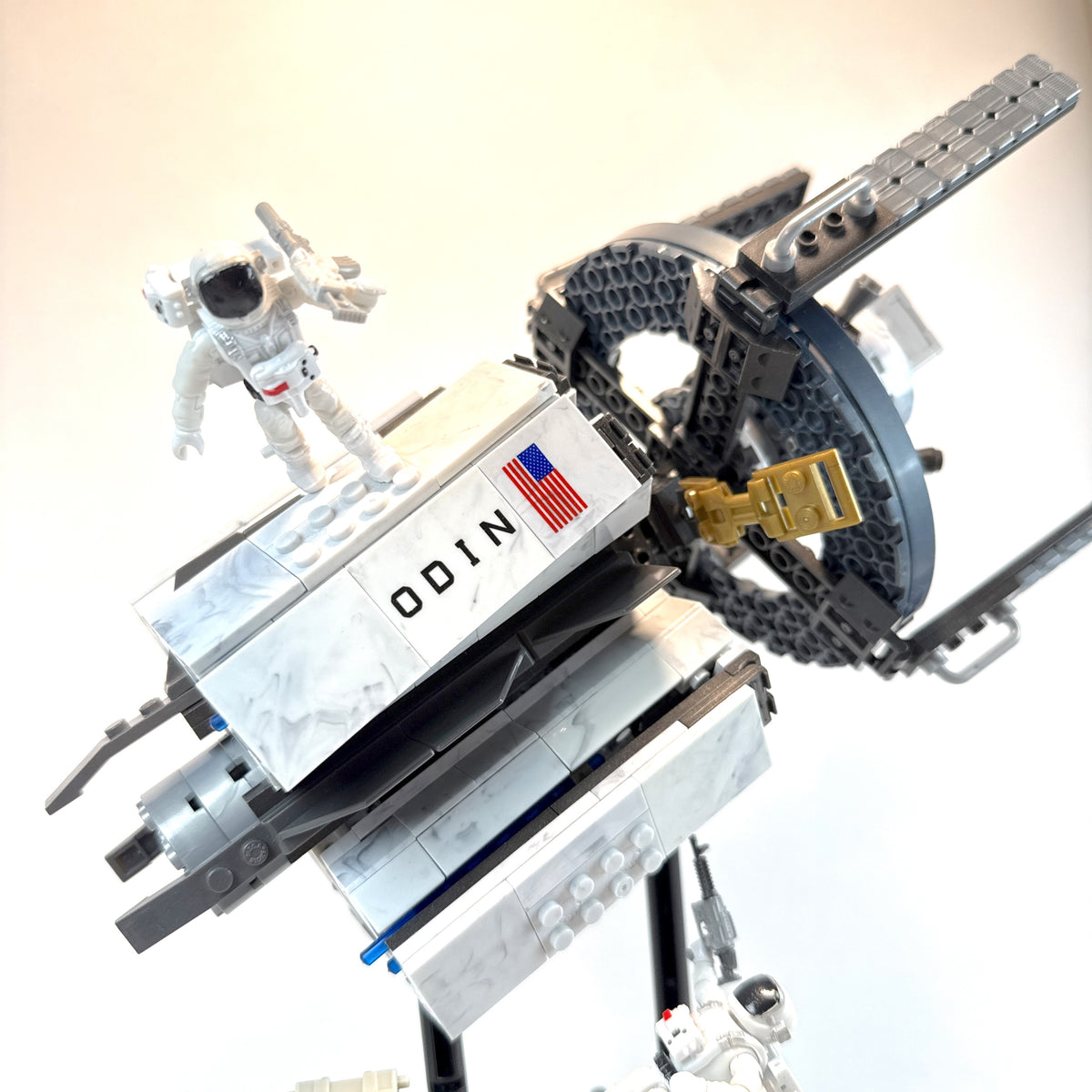 Call of Duty Mega Bloks ODIN Space Station & Nuketown